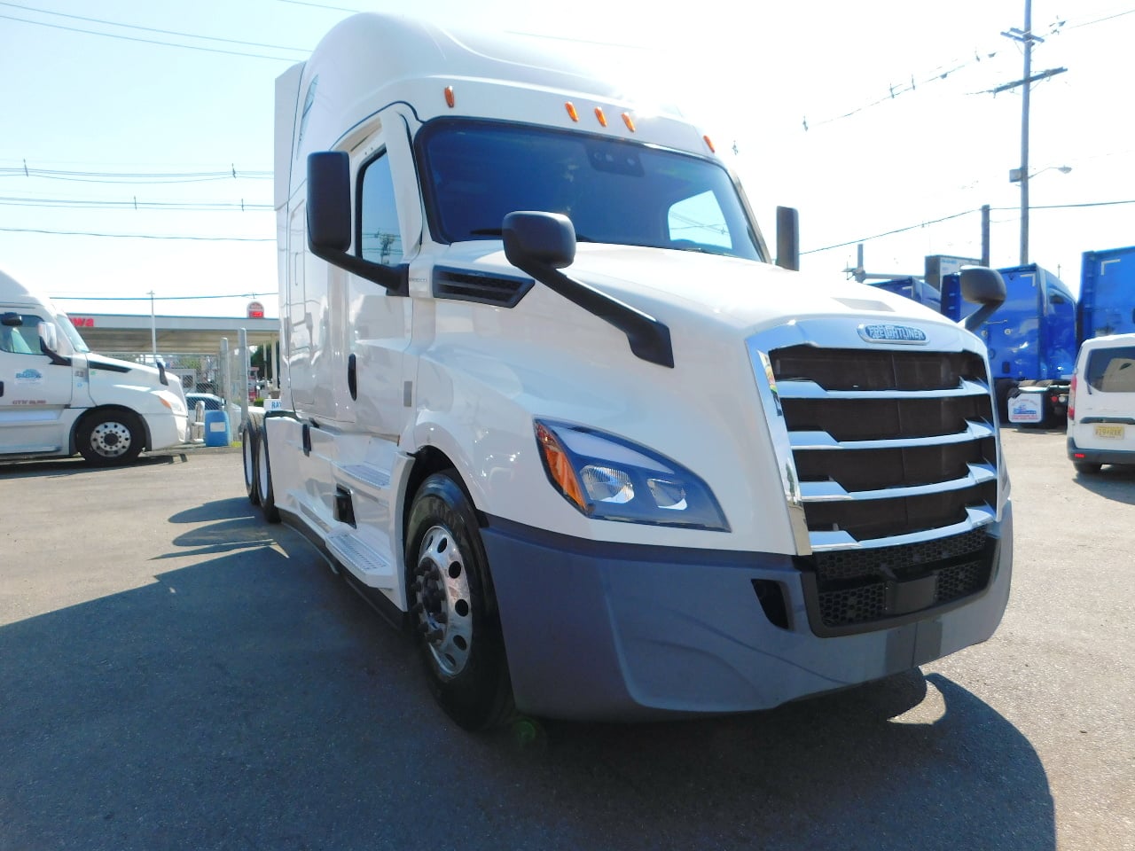 2022 FREIGHTLINER CASCADIA Tandem Axle Sleeper #1 2022 FREIGHTLINER CASCADIA Tandem Axle Sleeper #1